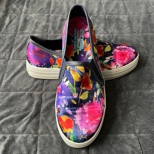 Skechers women’s 8.5 floral satin slip-on sneakers with memory foam insole